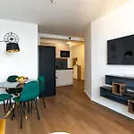 None Nada Apartman *